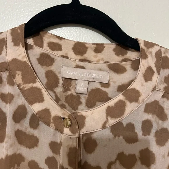 BANANA REPUBLIC | Leopard Print Button-Up Blouse - Picture 3 of 4